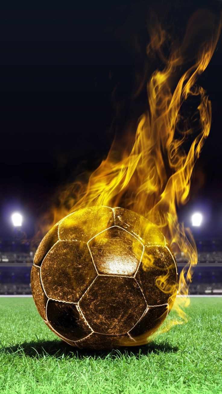 Bola de futebol dourada com fogo