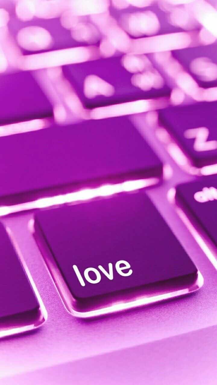 Teclado roxo com luz